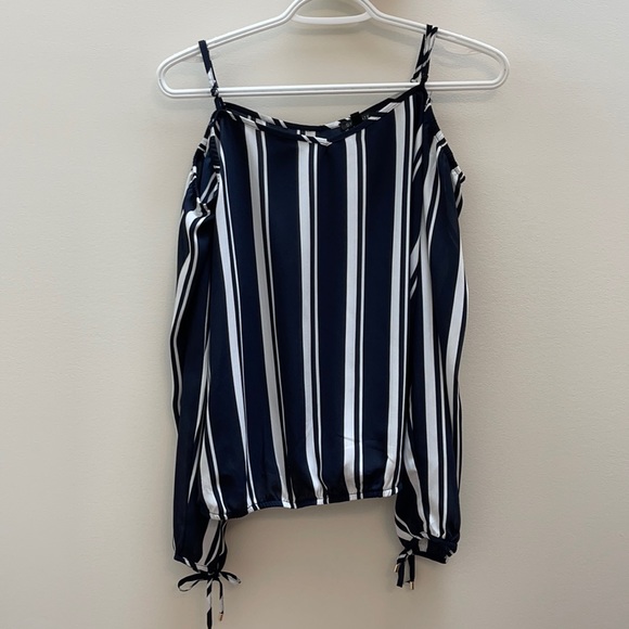 Off-the shoulder top from Dynamite- size medium. - Picture 1 of 2